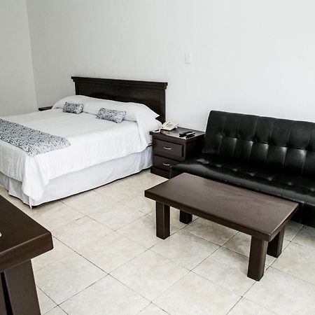 Booking Dioh Monterrey Extérieur photo