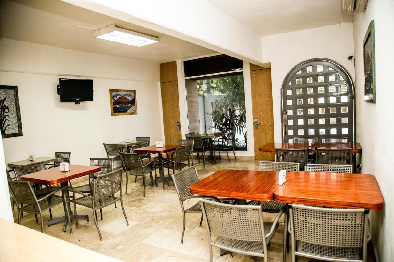 Booking Dioh Monterrey Extérieur photo