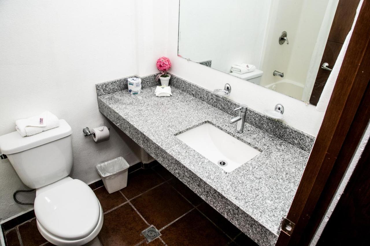 Booking Dioh Monterrey Extérieur photo