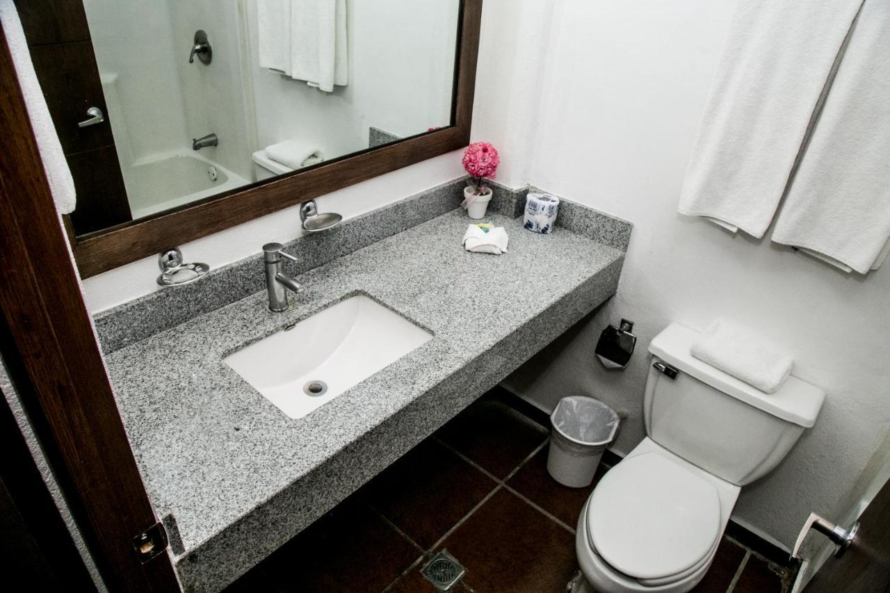 Booking Dioh Monterrey Extérieur photo