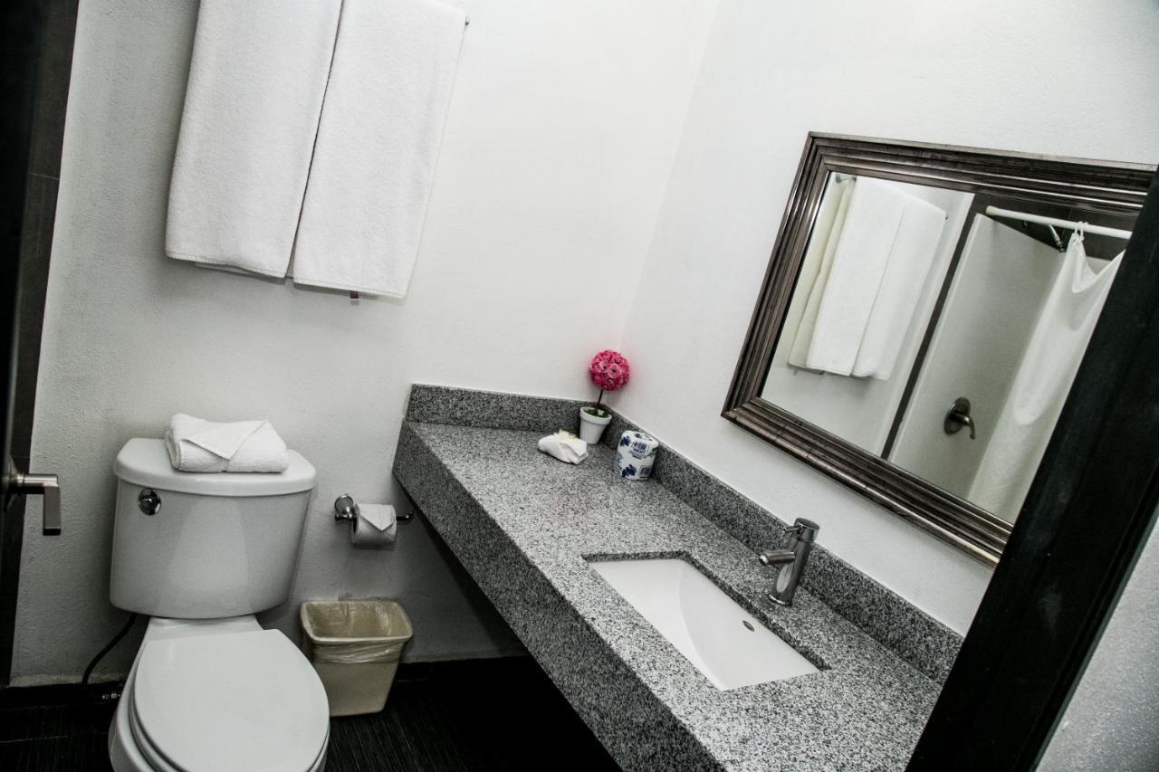 Booking Dioh Monterrey Extérieur photo