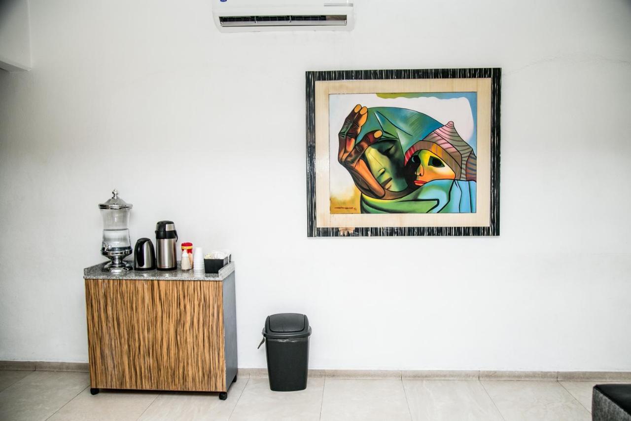 Booking Dioh Monterrey Extérieur photo