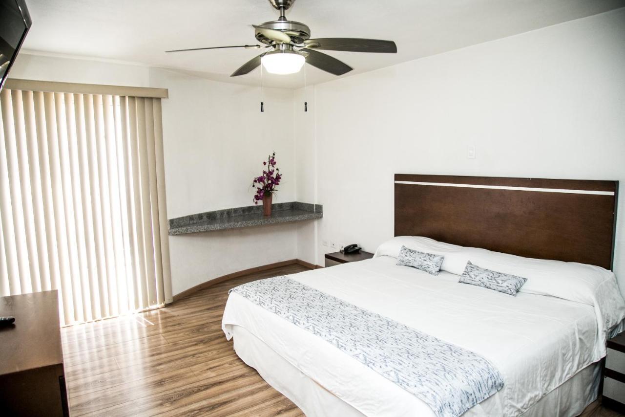 Booking Dioh Monterrey Extérieur photo