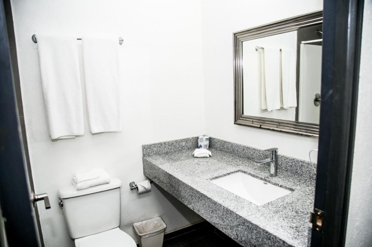Booking Dioh Monterrey Extérieur photo